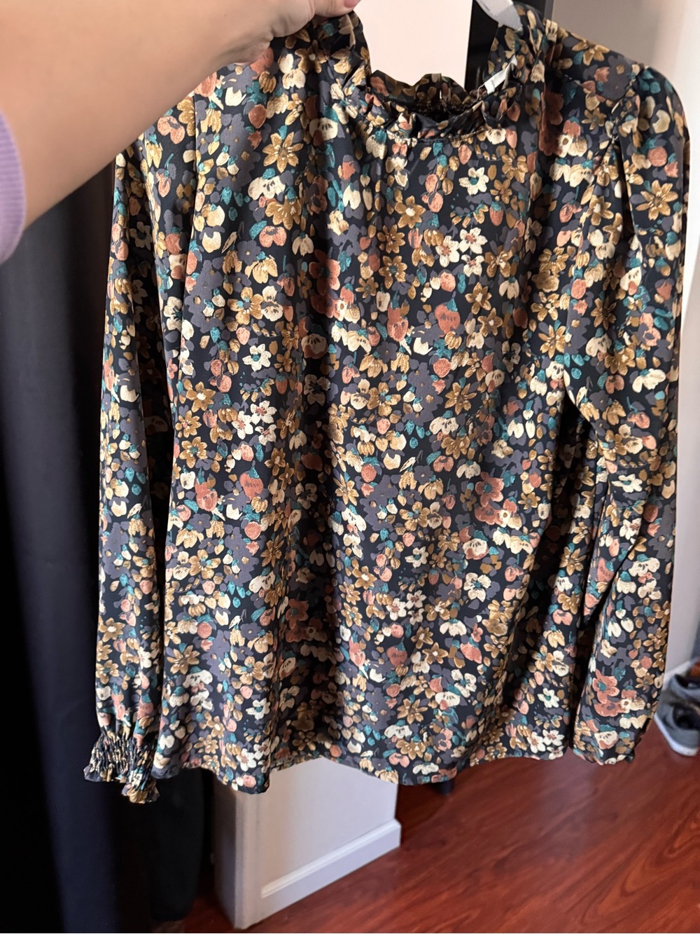 Women’s Floral Long-Sleeve Blouse - Picture 3 of 5